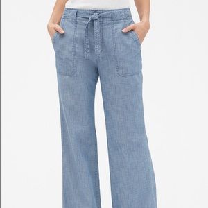 Gap Mid Rise Wide Leg Chambray Pants size 8